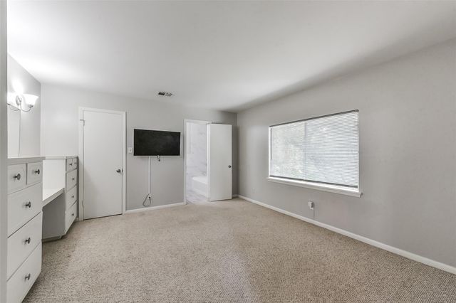 6305 Deerwood Road, Houston, TX 77057