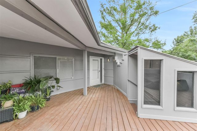 6305 Deerwood Road, Houston, TX 77057