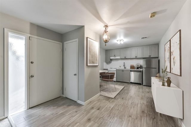 6305 Deerwood Road, Houston, TX 77057