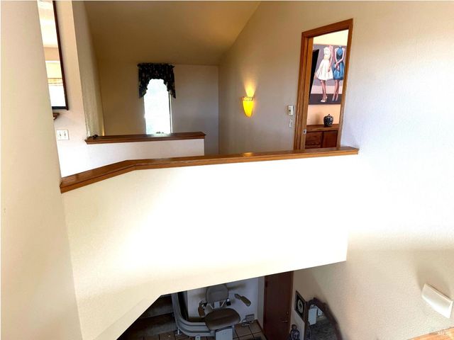 936 Valley View Dr, Healdsburg, CA 95448