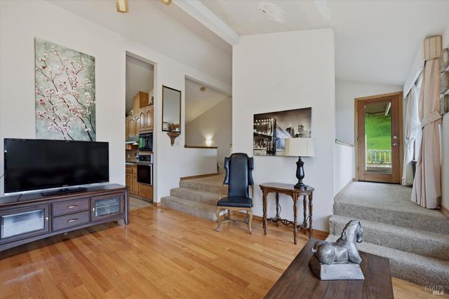 936 Valley View Dr, Healdsburg, CA 95448