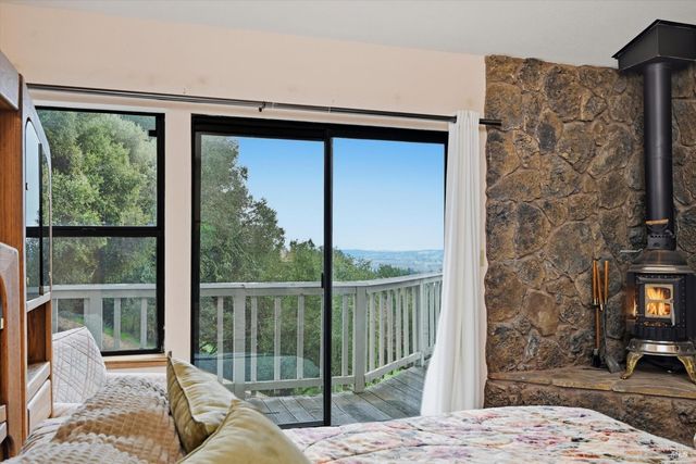 936 Valley View Dr, Healdsburg, CA 95448