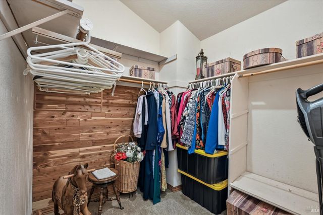 936 Valley View Dr, Healdsburg, CA 95448