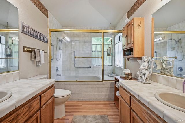 936 Valley View Dr, Healdsburg, CA 95448