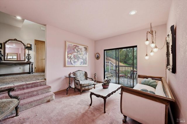 936 Valley View Dr, Healdsburg, CA 95448