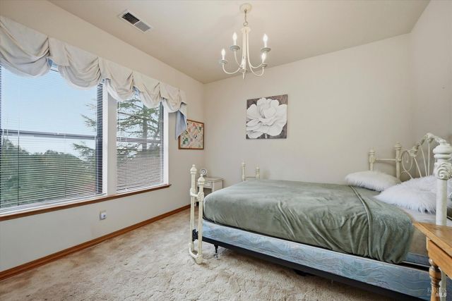 936 Valley View Dr, Healdsburg, CA 95448