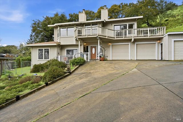 936 Valley View Dr, Healdsburg, CA 95448