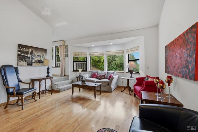 936 Valley View Dr, Healdsburg, CA 95448