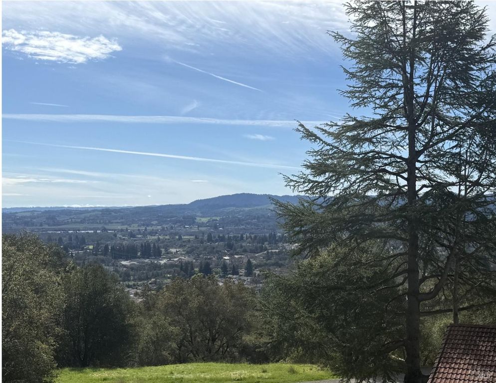 936 Valley View Dr, Healdsburg, CA 95448