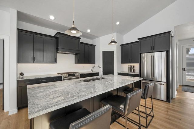 396 ALDON CIRCLE, Green Bay, WI 54304