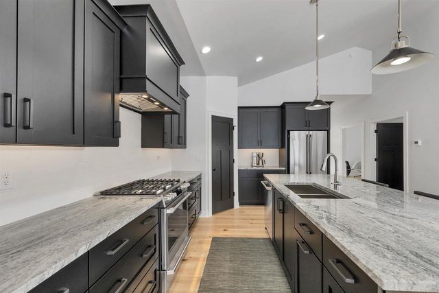 396 ALDON CIRCLE, Green Bay, WI 54304