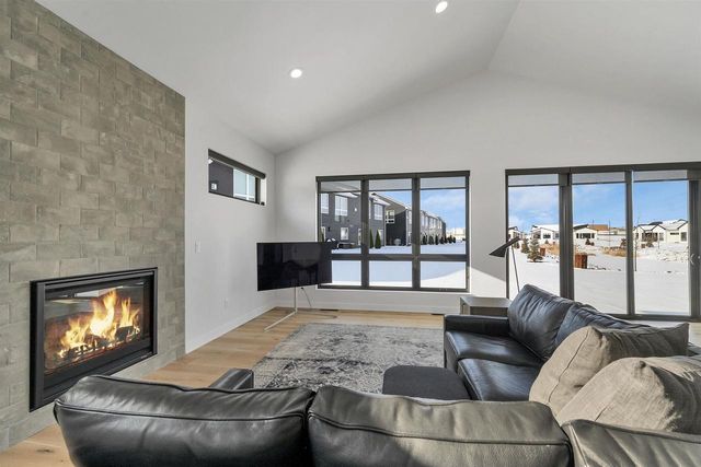 396 ALDON CIRCLE, Green Bay, WI 54304