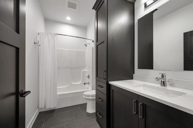 396 ALDON CIRCLE, Green Bay, WI 54304