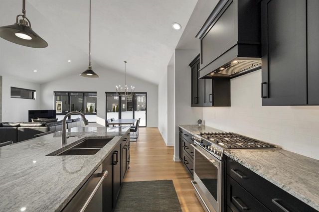 396 ALDON CIRCLE, Green Bay, WI 54304