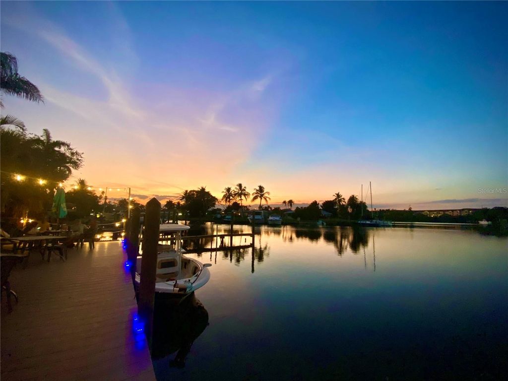 7150 N TAMIAMI TRAIL S521, SARASOTA, FL 34243 — exterior