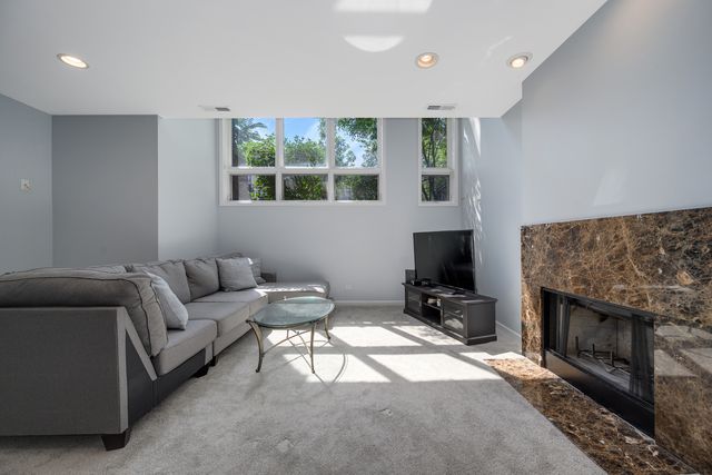 3041 N CALIFORNIA Avenue 1, Chicago, IL 60618
