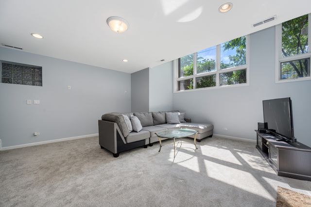 3041 N CALIFORNIA Avenue 1, Chicago, IL 60618
