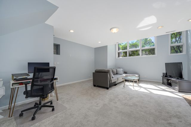 3041 N CALIFORNIA Avenue 1, Chicago, IL 60618