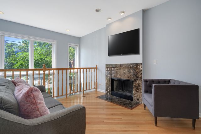 3041 N CALIFORNIA Avenue 1, Chicago, IL 60618