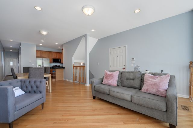 3041 N CALIFORNIA Avenue 1, Chicago, IL 60618