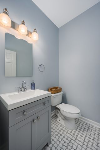 3041 N CALIFORNIA Avenue 1, Chicago, IL 60618