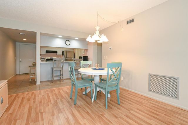 20 Plantation Drive 101, Vero Beach, FL 32966