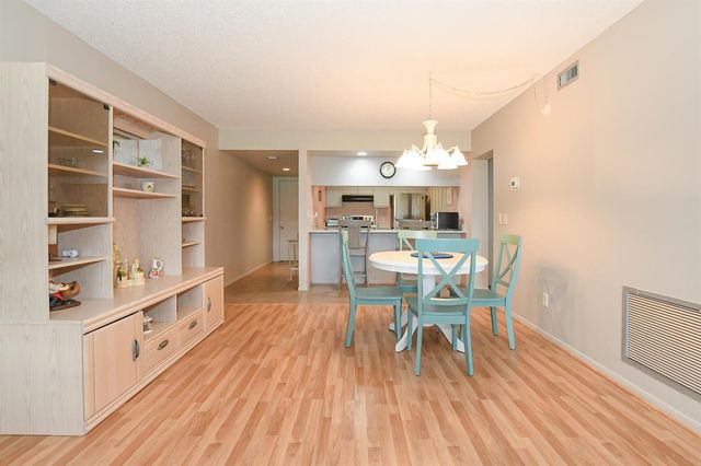 20 Plantation Drive 101, Vero Beach, FL 32966
