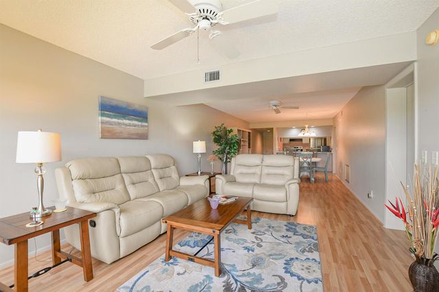20 Plantation Drive 101, Vero Beach, FL 32966