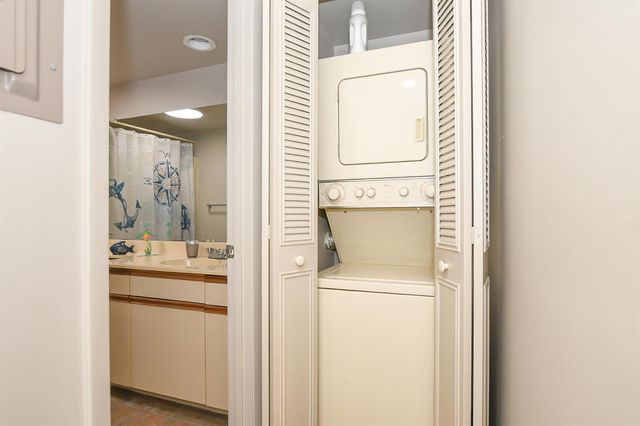 20 Plantation Drive 101, Vero Beach, FL 32966
