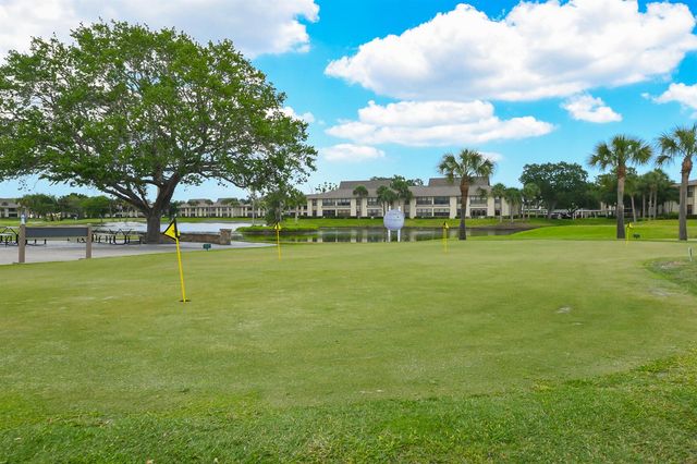20 Plantation Drive 101, Vero Beach, FL 32966