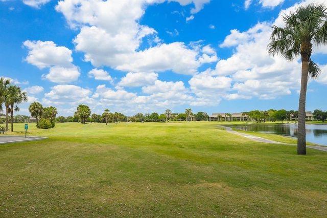 20 Plantation Drive 101, Vero Beach, FL 32966