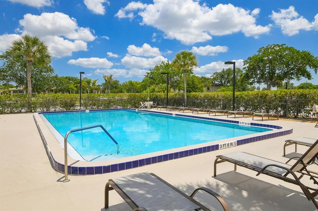 20 Plantation Drive 101, Vero Beach, FL 32966