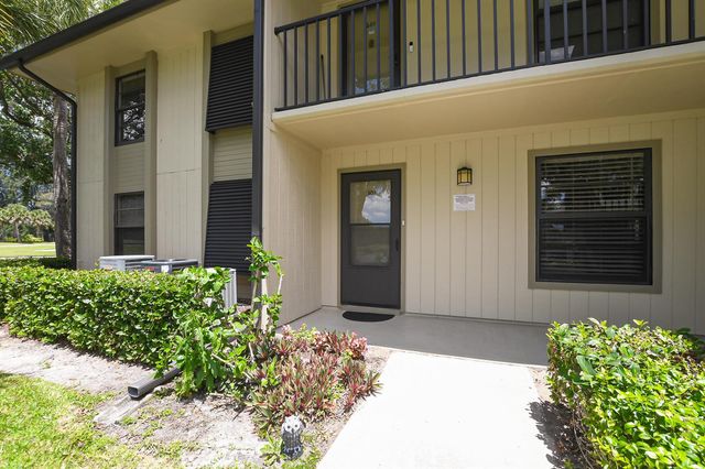 20 Plantation Drive 101, Vero Beach, FL 32966