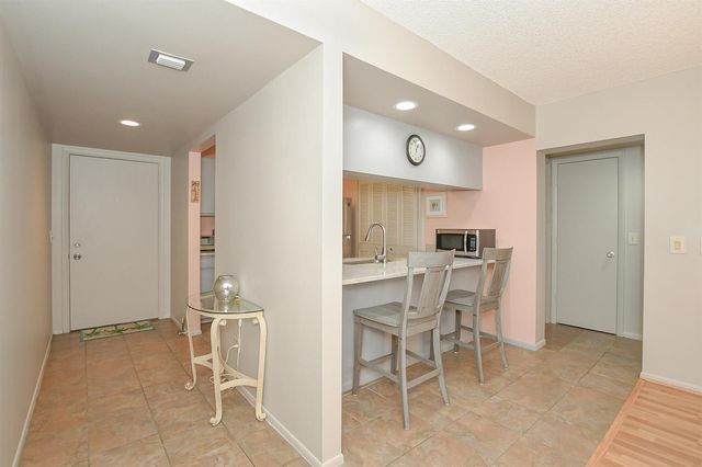 20 Plantation Drive 101, Vero Beach, FL 32966