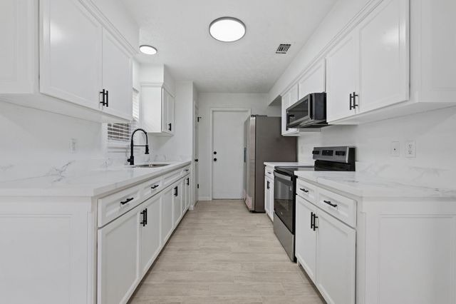 7618 Breda Drive, Baytown, TX 77521