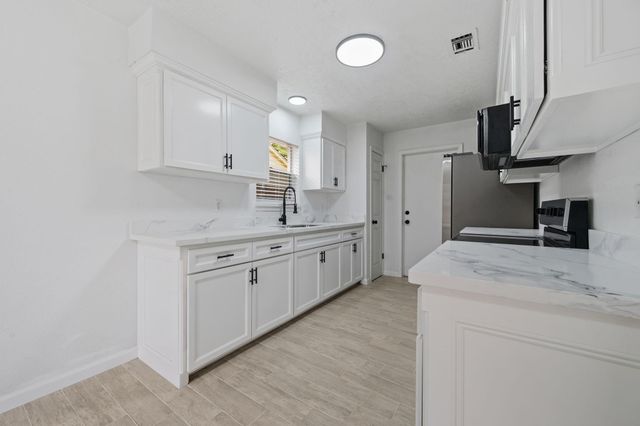 7618 Breda Drive, Baytown, TX 77521