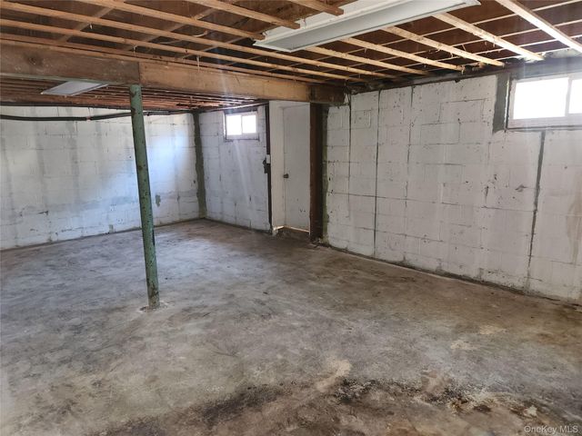 610 Bermuda Road, West Babylon, NY 11704