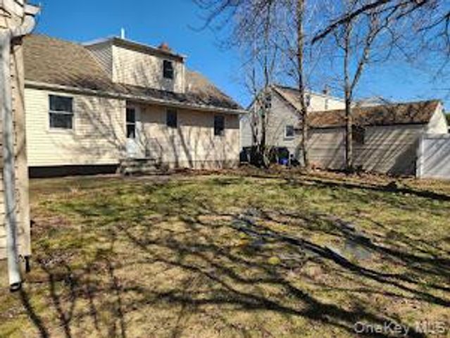 610 Bermuda Road, West Babylon, NY 11704