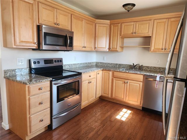 610 Bermuda Road, West Babylon, NY 11704