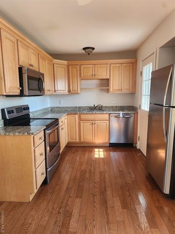 610 Bermuda Road, West Babylon, NY 11704