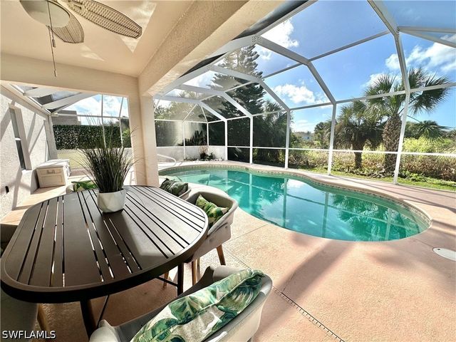 9808 Gladiolus Bulb LOOP, Fort Myers, FL 33908