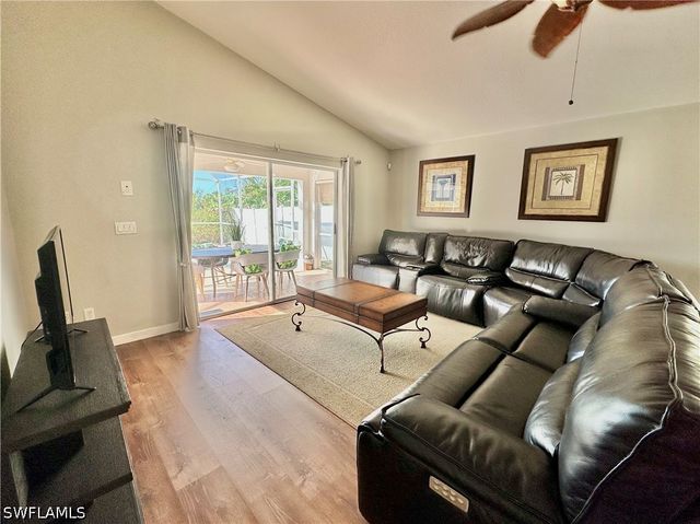9808 Gladiolus Bulb LOOP, Fort Myers, FL 33908
