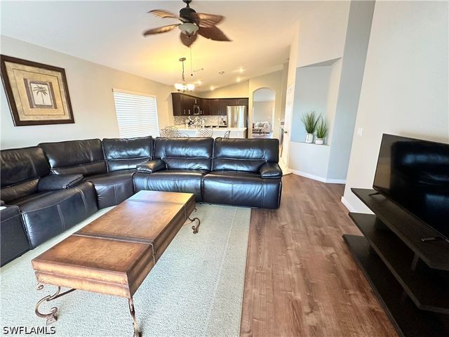 9808 Gladiolus Bulb LOOP, Fort Myers, FL 33908