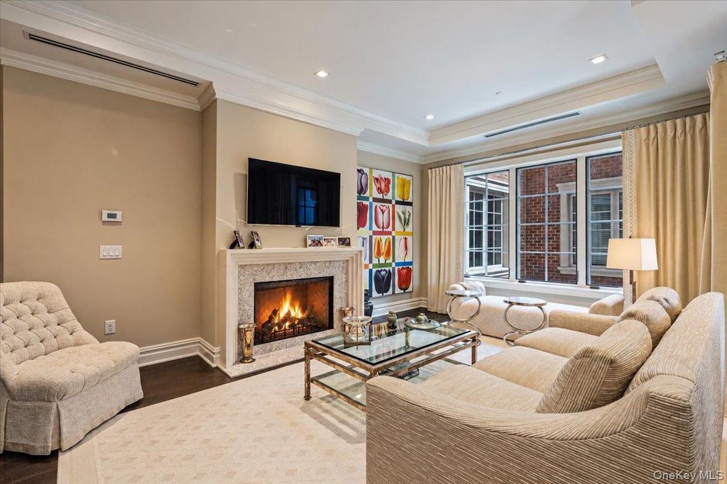 2000 Royal Court 2009, North Hills, NY 11040 — photo 3