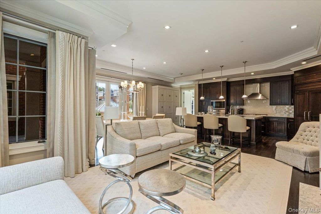 2000 Royal Court 2009, North Hills, NY 11040 — photo 4