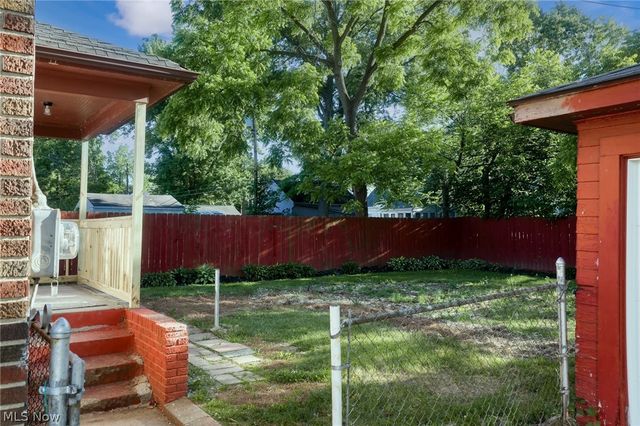 650 S Sunset View Drive, Akron, OH 44320