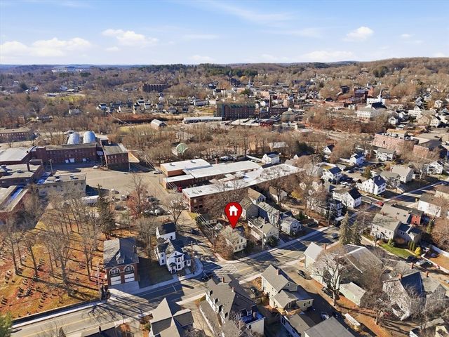 118 Elm St, Amesbury, MA 01913