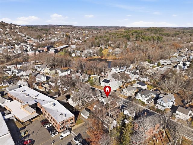 118 Elm St, Amesbury, MA 01913