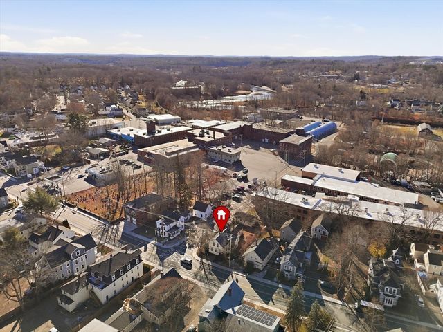 118 Elm St, Amesbury, MA 01913