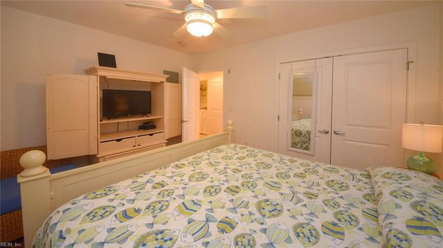 3700 Sandpiper Rd Apt 115, Virginia Beach, VA 23456